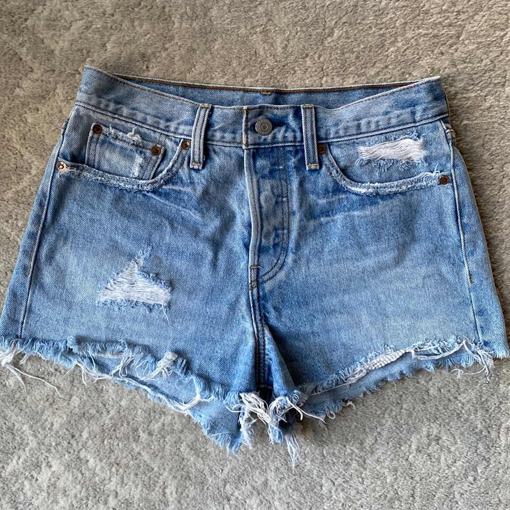 Levi’s Frayed Denim Wedgie Short - Out of the Blue Wash